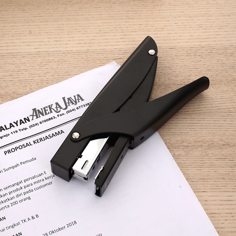 DELI 30 Sheets Plier Stapler, E0346 | Plier staplers in Dar Tanzania