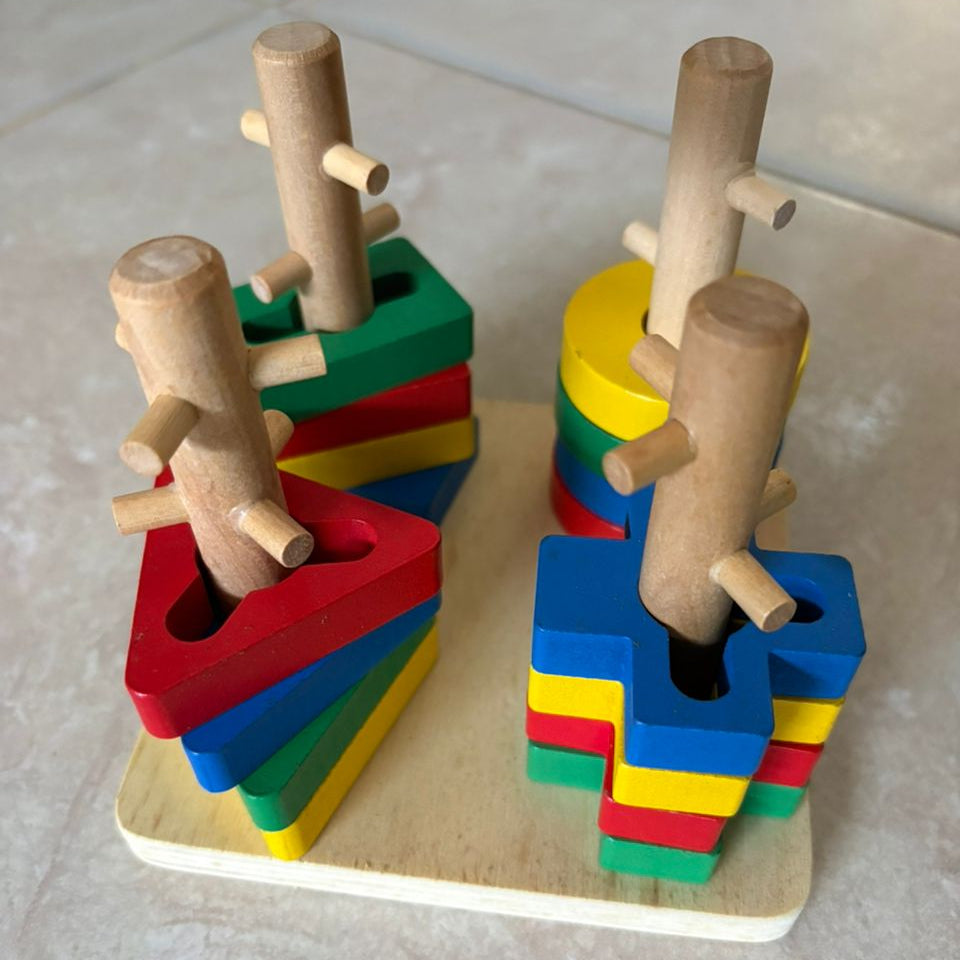 MONTESSORI 4 Column Wooden Geometric Twisting Shape Sorter