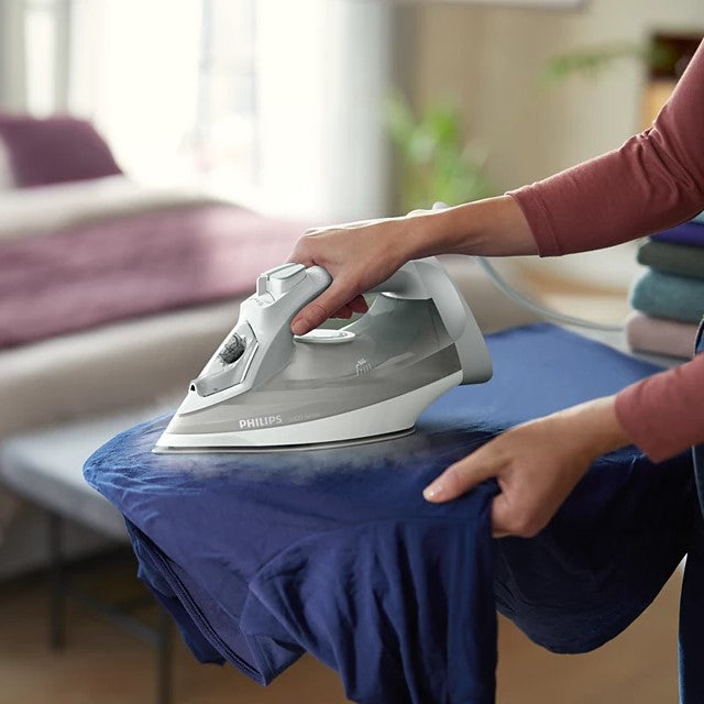 PHILIPS 2400w Steam iron DST5010 | Steam iron in Dar Tanzania